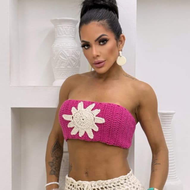 Saída de praia top sol de crochê feminino feito a mão Moda praia tendência 2026
