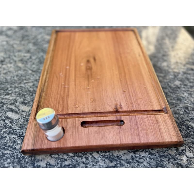 Tábua de Carne de Madeira Maciça com Suporte Porta-Tempero – Angelim
