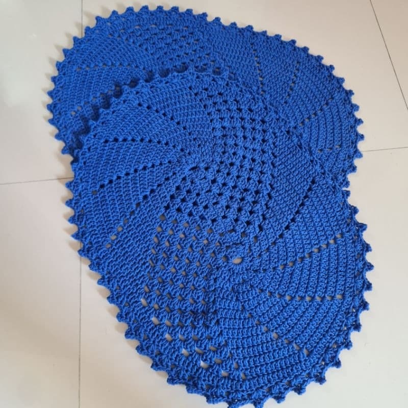 Tapete de Crochê Azul 56x35cm – Feito à Mão, Pronto Entrega, Decoração Sala, Quarto ou Banheiro, Envio Imediato
