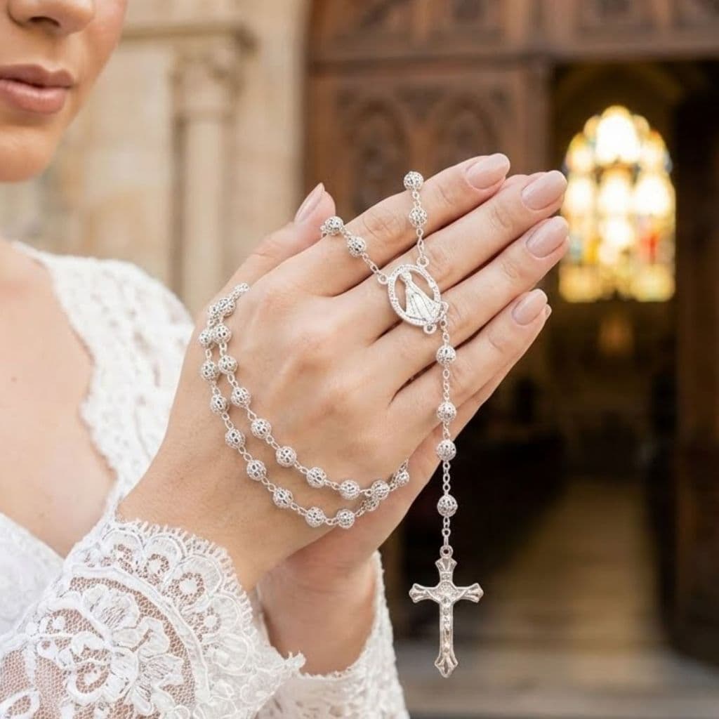 Terço Prateado para Noiva – Luxo e Elegância | 50 cm | Crucifixo e Medalha Nossa Senhora