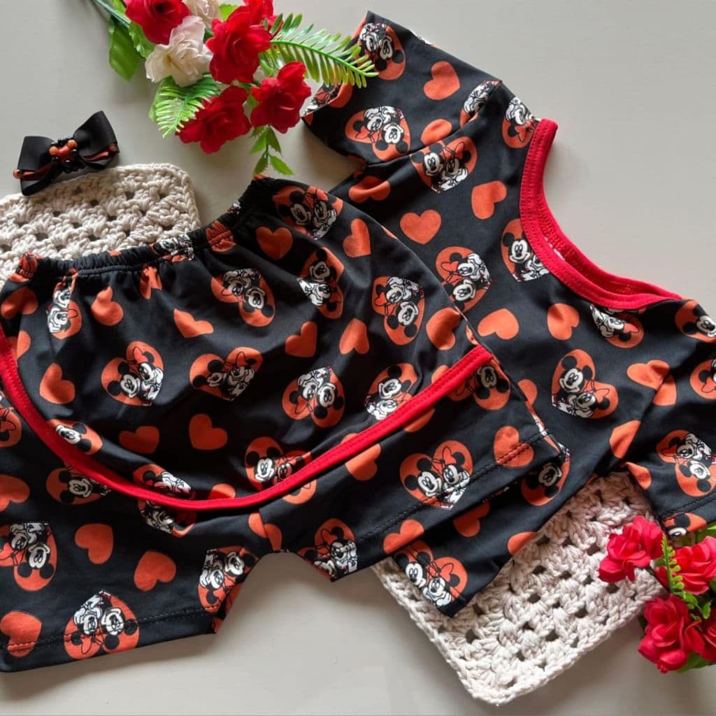 Conjunto Bebê Menina Kit 03 Peças Conjunto Menina Blusa Cropped Manguinha Malha Verão Short Saia Laço Presilha