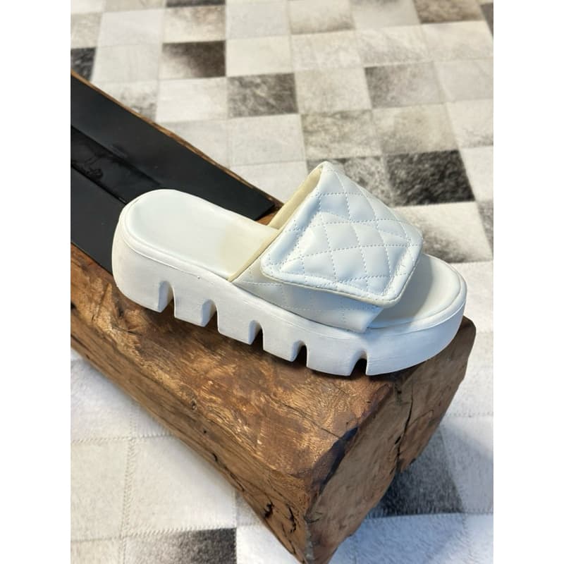 tamanco feminino com regulagem em velcro