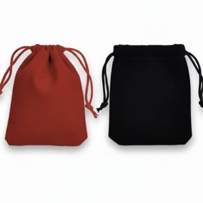 Kit Com Ate 50 Saquinhos De Veludo Premium 10x12-CM P/Joias Bijuterias Presentes Cor Preto e Vermelho.
