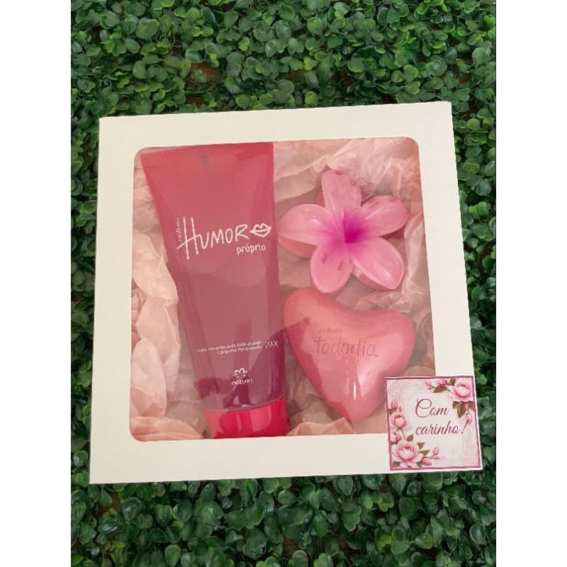 Kit Presente Natura Humor Próprio 1 Hidratante Corporal+1 Sabonete+1 Presilha Flor.