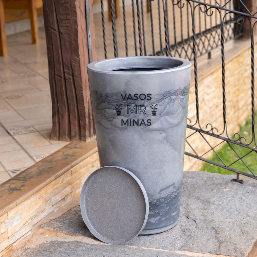 Vaso Cone Marmorizado N3 com Prato, decorativo em polietileno resistente para jardim e área interna!
