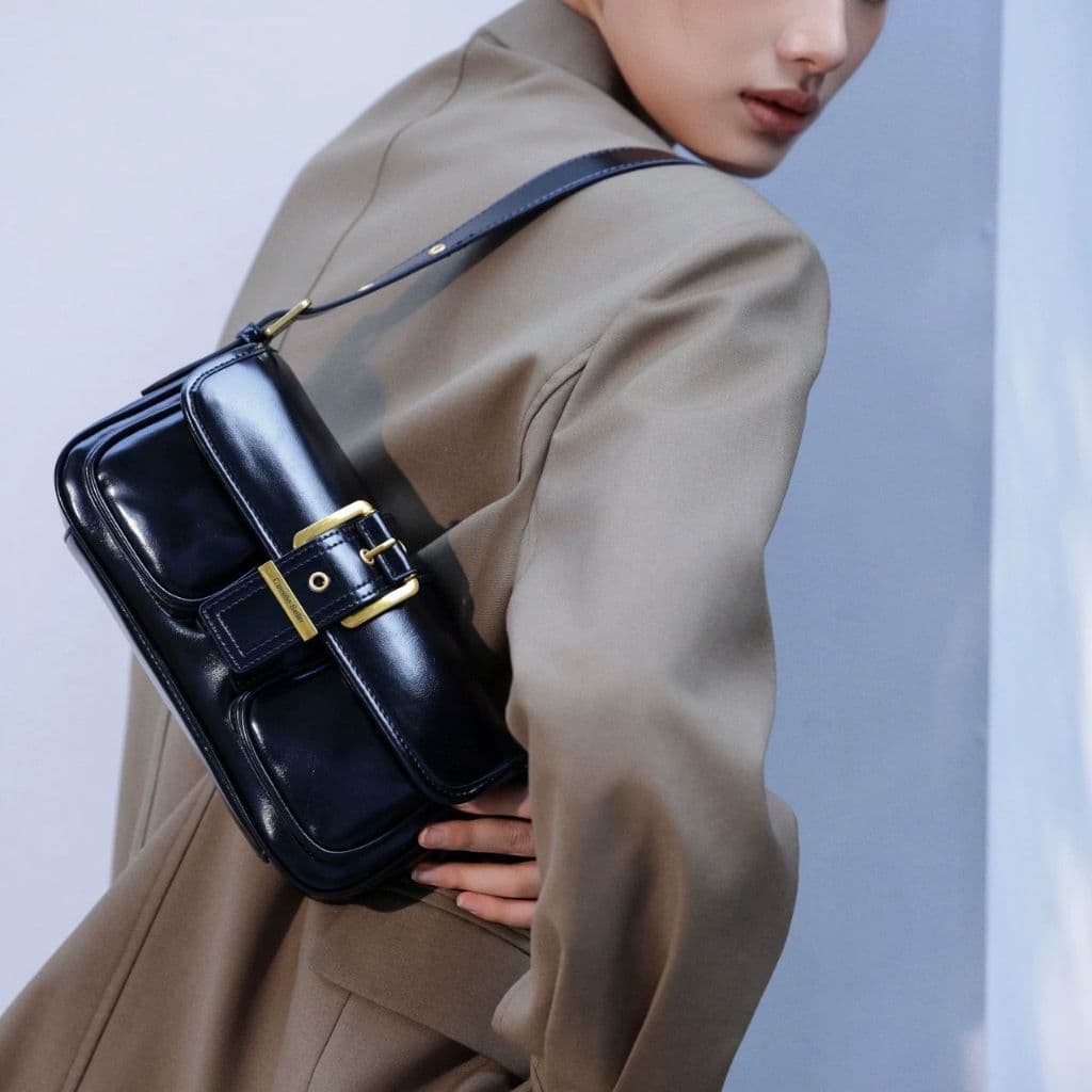 Bolsa Clássica - Elegância e Versatilidade em Couro Sintético Premium