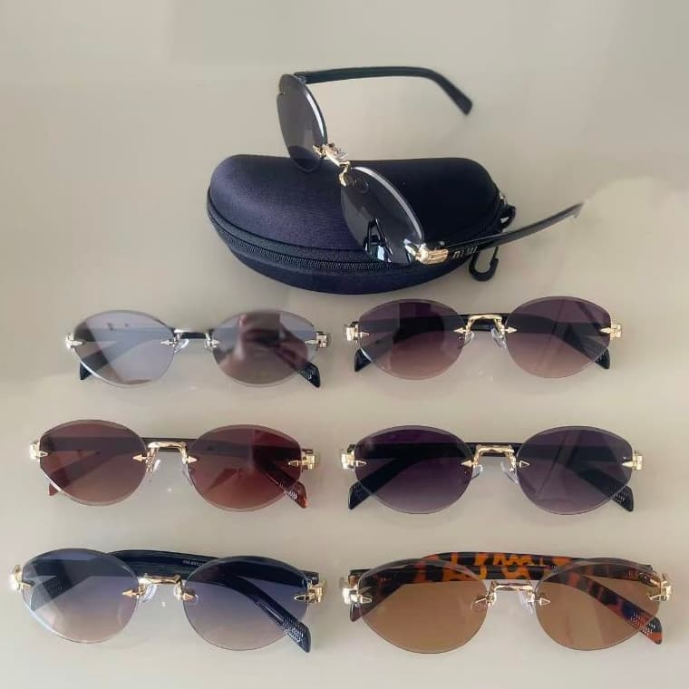 Óculos de Sol Feminino Sem Aro • Lentes Ovaladas • Haste Preta e Dourada • Estilo Fashion Elegante