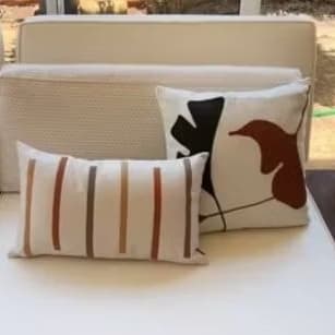conjunto de 02 capas em linho offwhite bordada