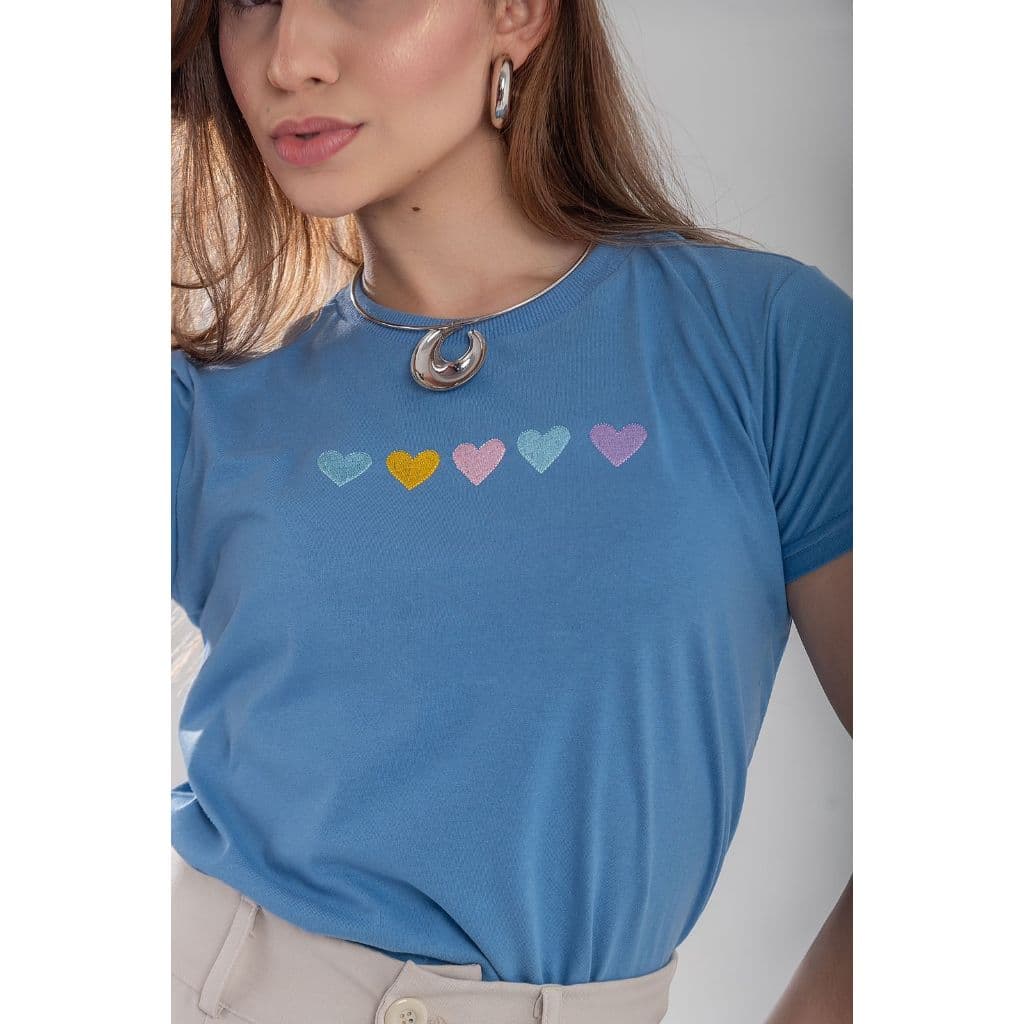 T-shirt Blusinha Bordado, corações Coloridos, Malha 100% Algodão fio 30.