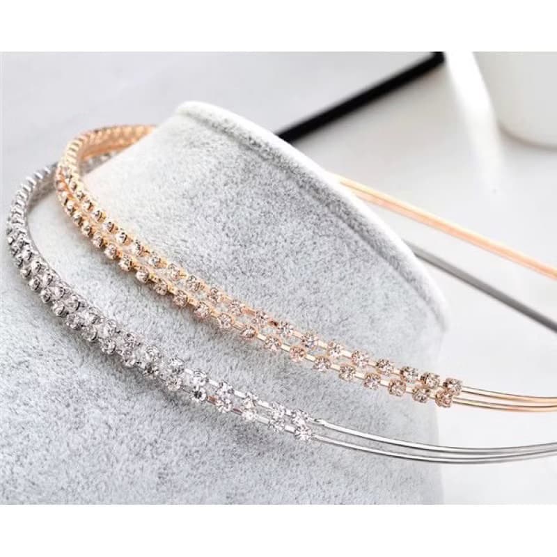 ✨ Tiara Fina com Strass Duplo – Elegância e Brilho em Cada Detalhe