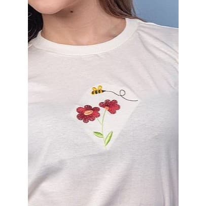 T-shirt Bordada Abelhinha, Moda Feminina Casual, malha 100% Algodão de Alta Qualidade.
