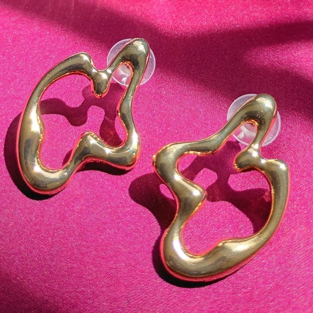 Brinco Dourado Anomalia Feminino  Design Orgânico Moderno, Leve e Elegante | Acessório Fashion