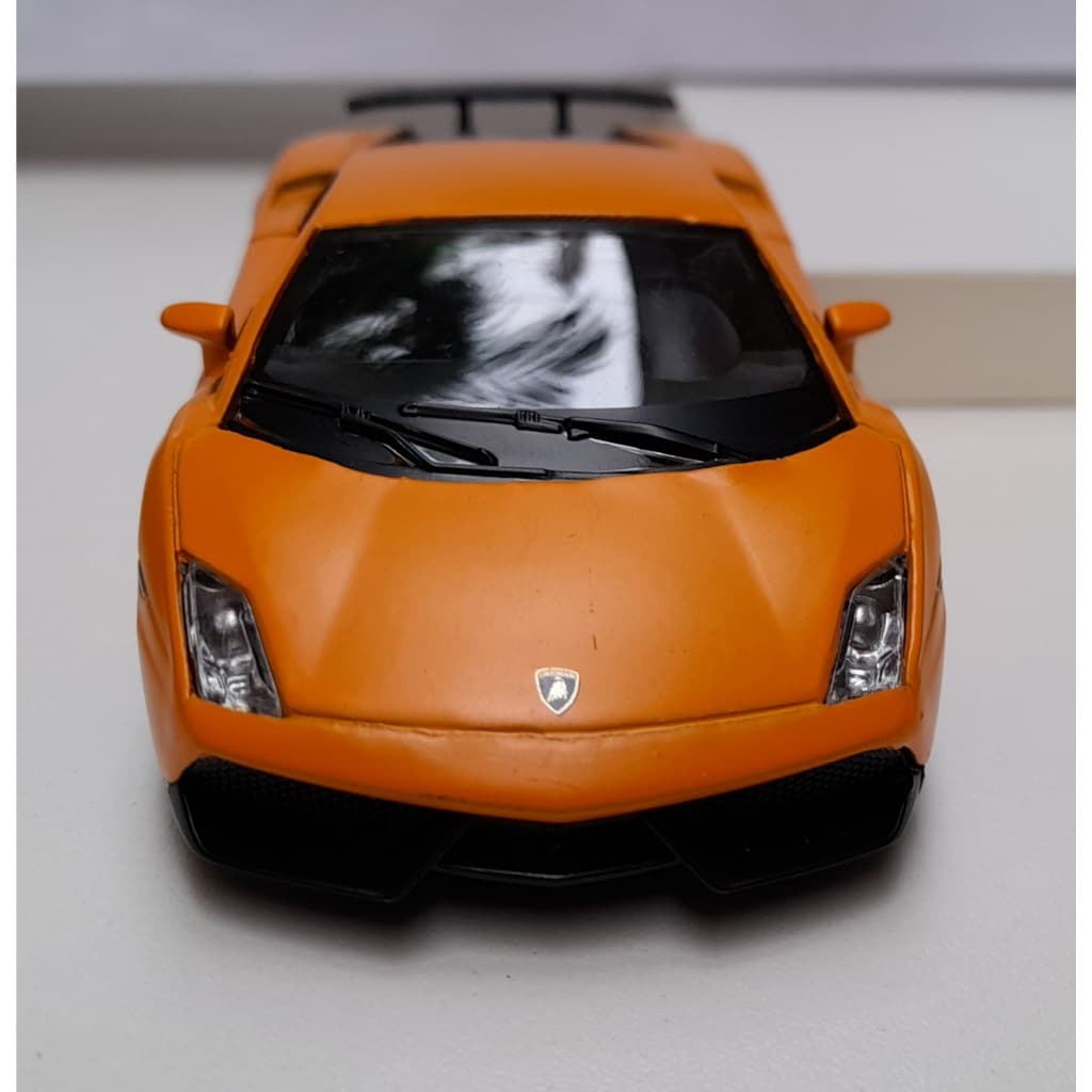 Miniatura Lamborghini Gallardo Superllegera LP 570-4 Laranja Epoxi 1:36 Rmz Metal e Fricção.