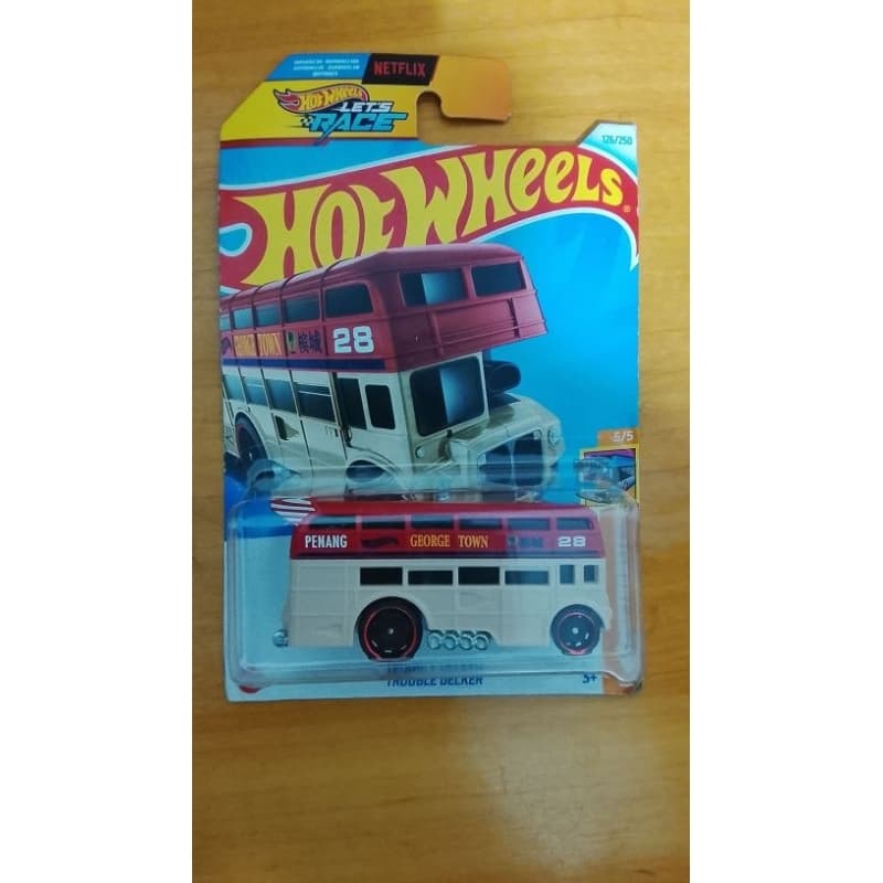 ônibus hot Wheels 1/64 leia descrição