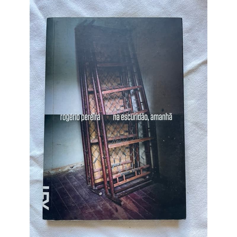 Livro Na escuridão, amanhã