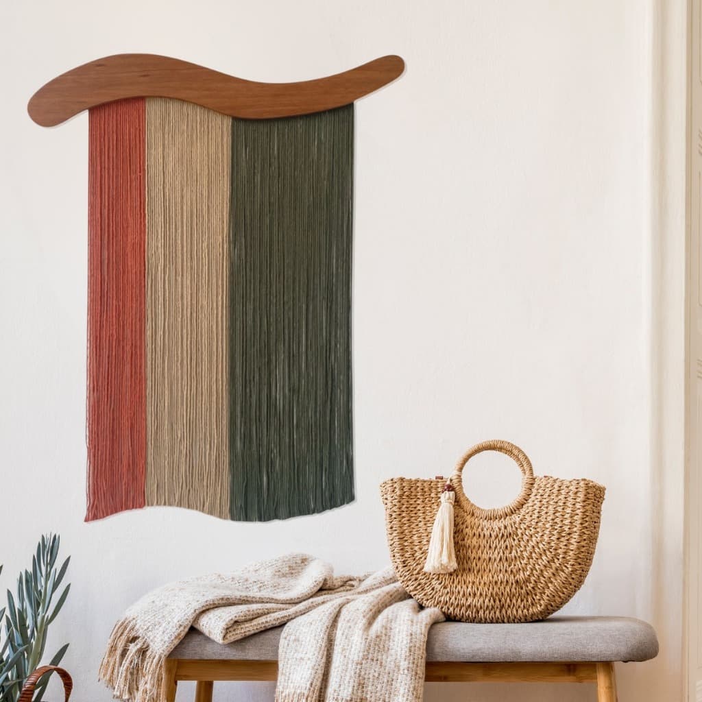 Painel Decorativo Boho Chic com Franjas Fios Soltos em Madeira Onda Artesanal