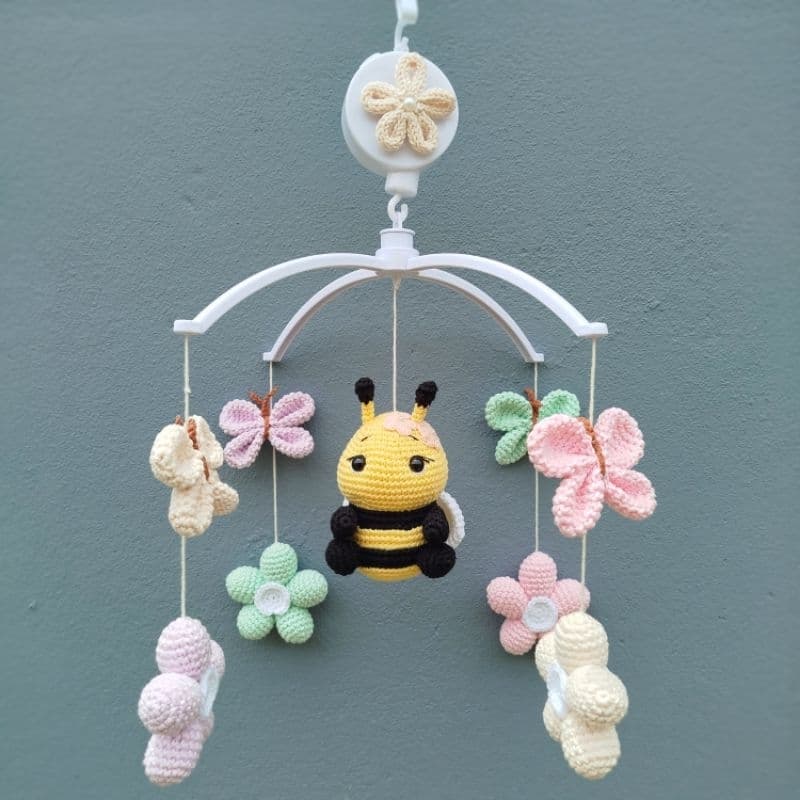 mobile amigurumi, crochê  / decoração quarto / berço / musical / abelhinha
