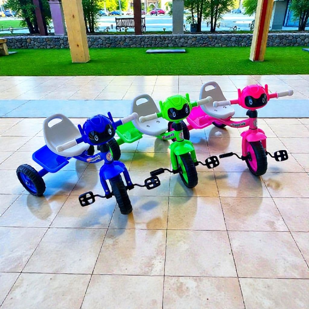 Triciclo Motoquinha Infantil 3 Rodas com Pedal Cestinha Bicicleta Andador Criança Com Musica e Luzes