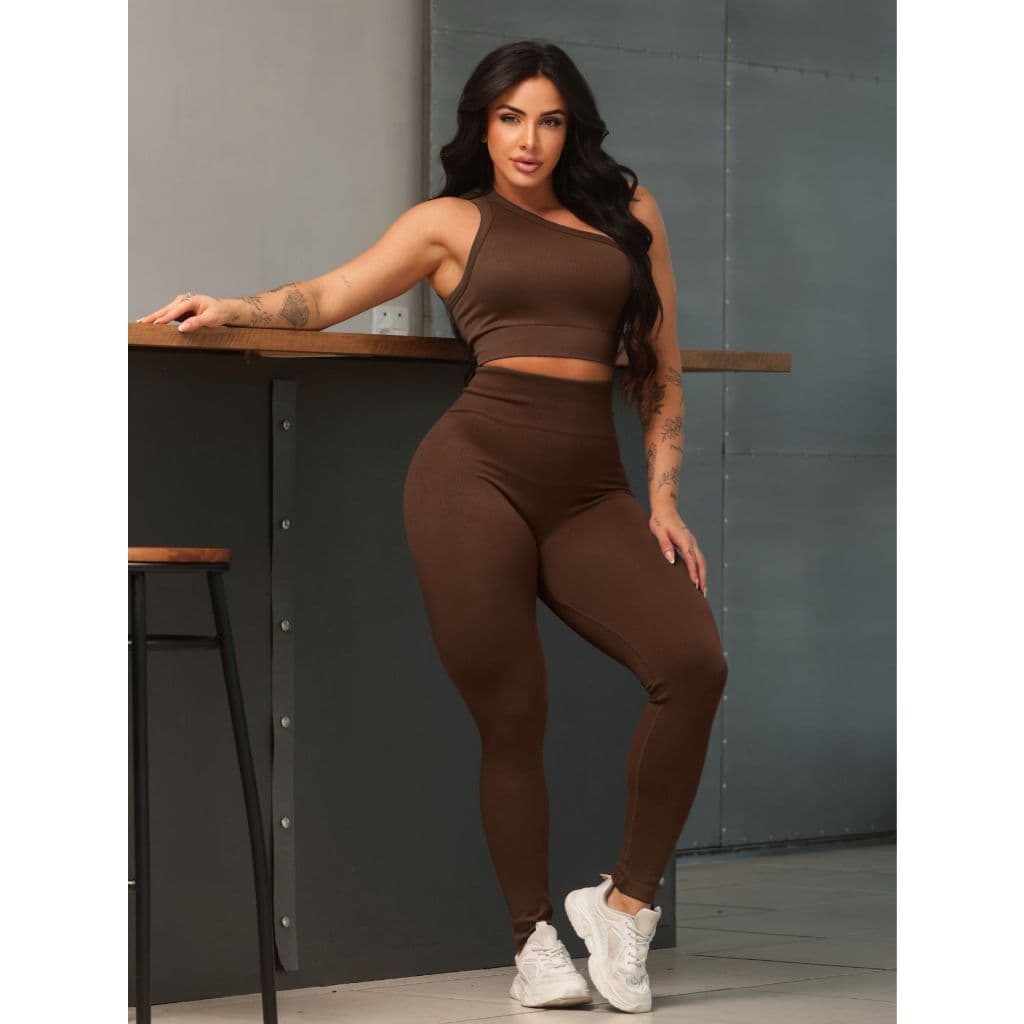 Conjunto Fitness Feminino Canelado de Top Com Detalhe e Bojo Removível e Legging Cintura Alta Modeladora