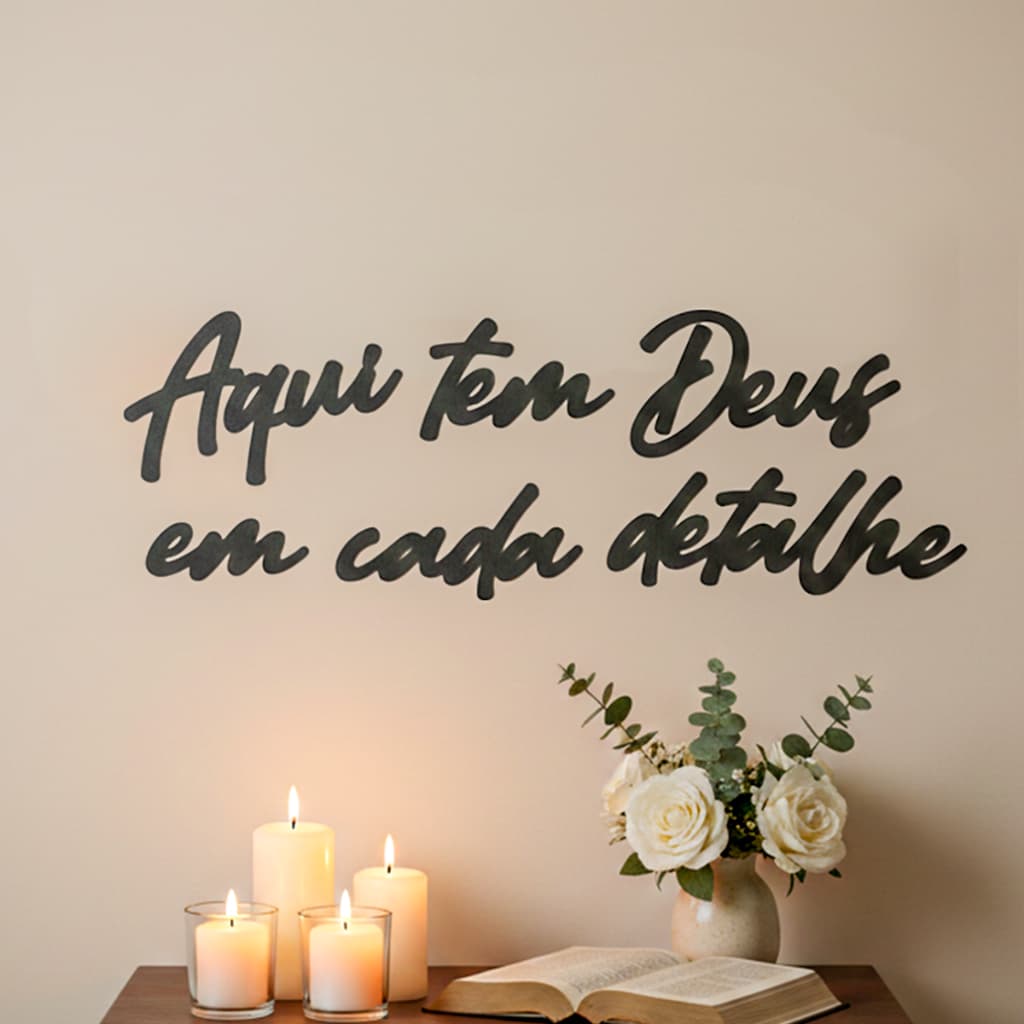 Frase Decorativa Aqui Tem Deus Em Cada Detalhe Escrita Mdf Preto Com Fita Dupla Face