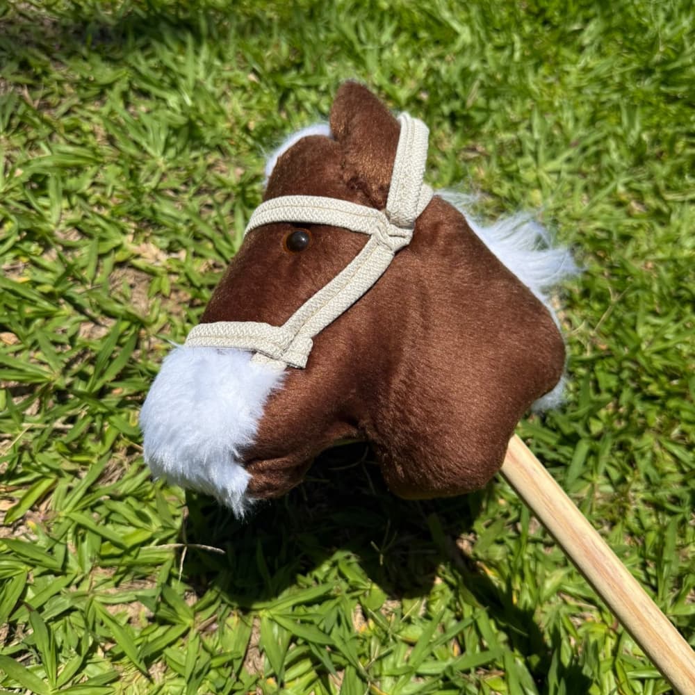 Cavalo de Pau Infantil Artesanal – Madeira Natural e Durável
