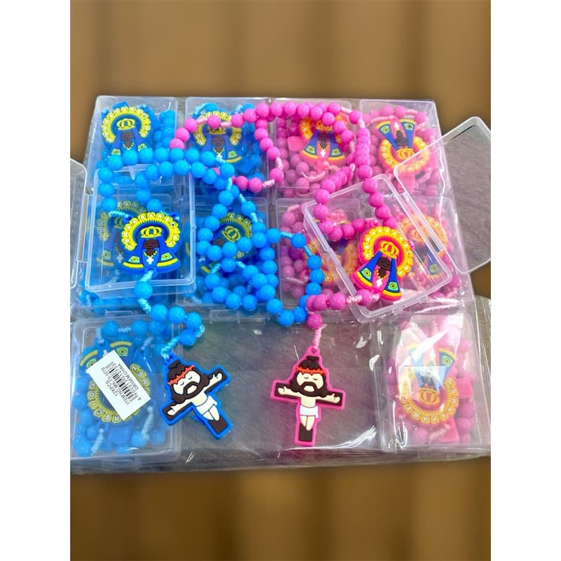 Terço Infantil Colorido com Caixa – Nossa Senhora Aparecida e Crucifixo Fofo | Azul ou Rosa
