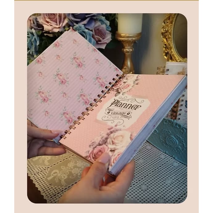 Planner 2026 Vintage Premium | Permanente | Wire-O Dourado | Capa Fosca/Brilho/Holográfica | Tons de Rosa