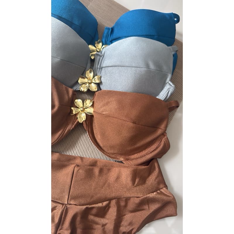 Biquíni meia taça com detalhe dourado luxo flor cintura alta calcinha hot pant moda bloguera biquini fio duplo