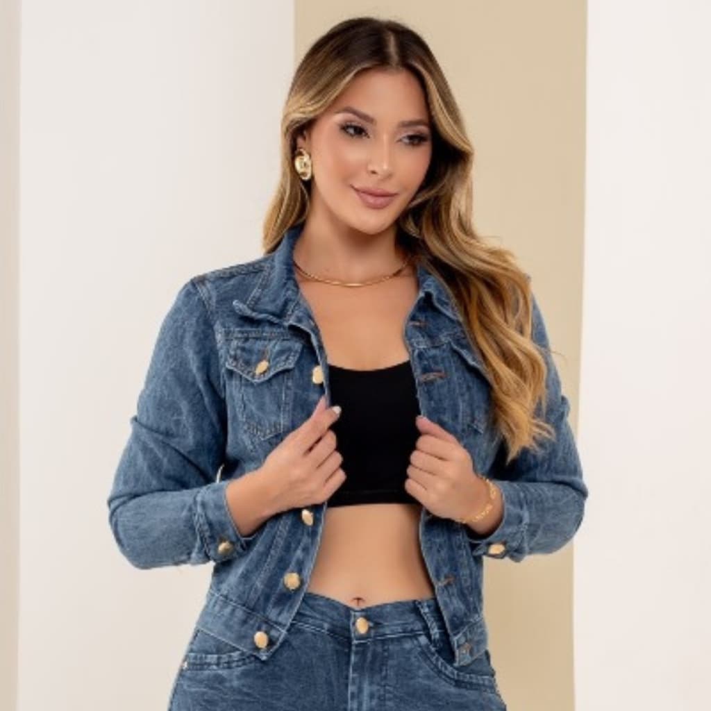 Jaqueta Jeans Feminina Cropped Premium Lavagem Moderna com Botões Dourados Tendência 2025 – Estilo Livre
