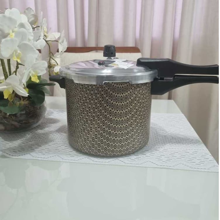 Panela de Pressão 7Lts Fechamento Externo - Cor Creme Teflonada