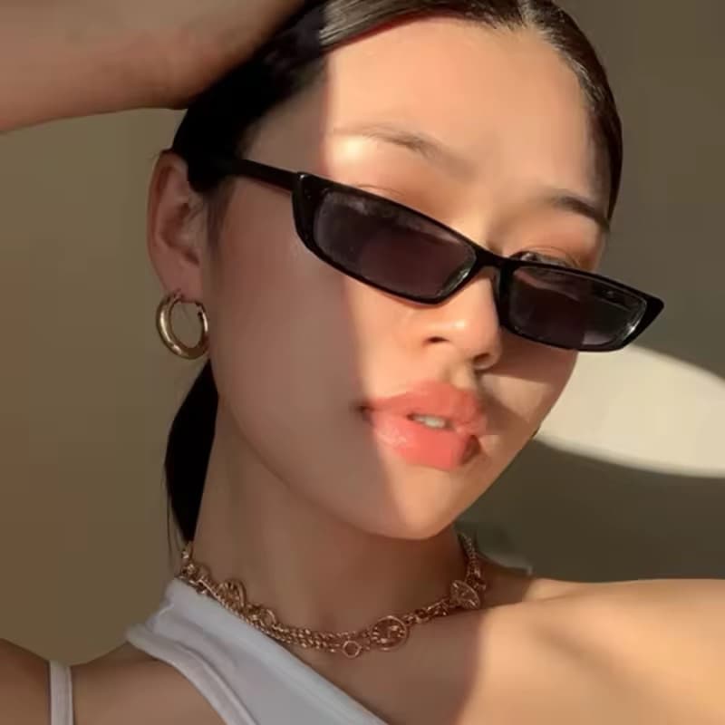 Óculos escuros finos fashionista blogueira