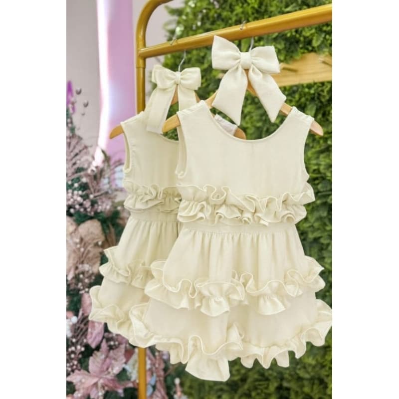 Vestido Infantil Off White Babados Acabamento Premium Ano Novo Réveillon Batizado Apresentação Festas