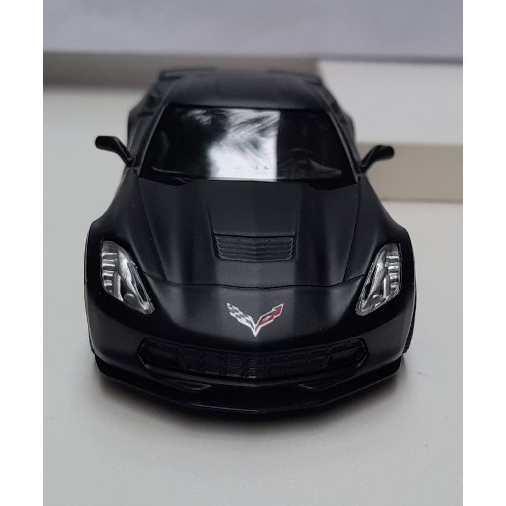 Miniatura Chevrolet Corvette Grand Sport RMZ Preto Fosco Metal e Fricção.