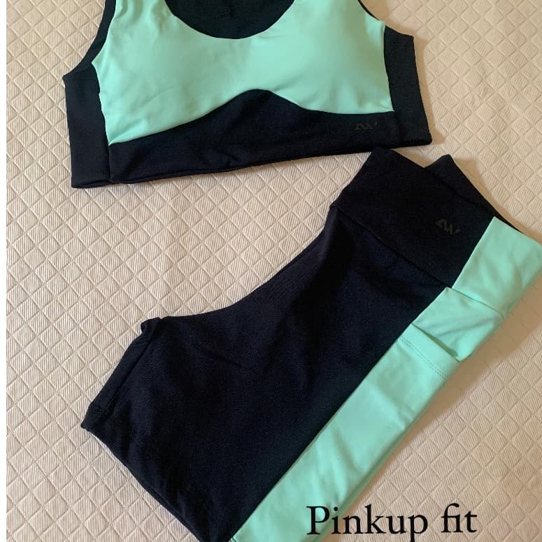 Conjunto fitness feminino top e short blackout