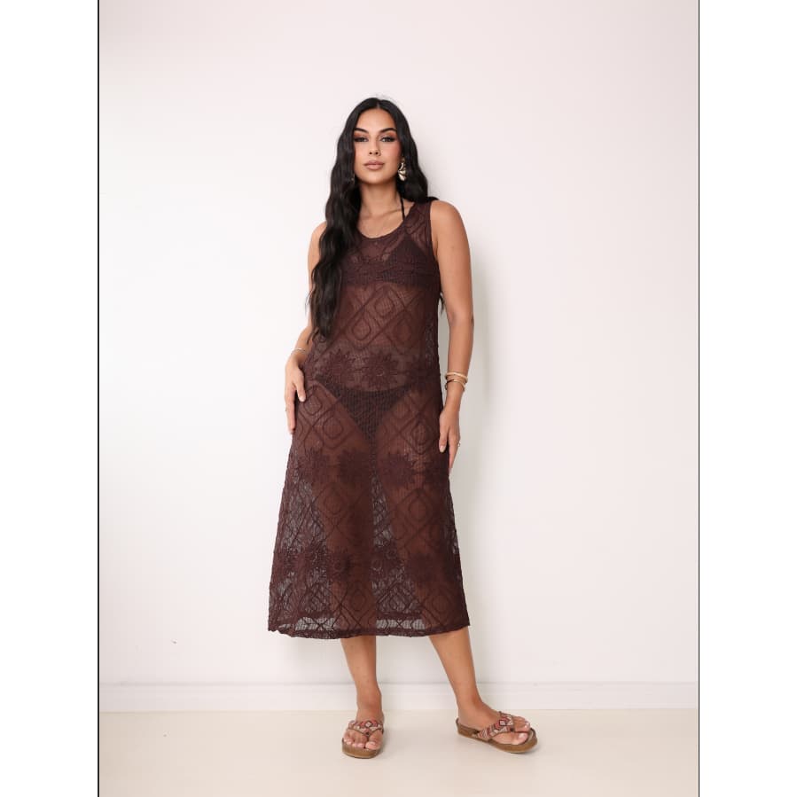 Vestido Midi em Renda Vazado — Look Fresco para Verão e Praia