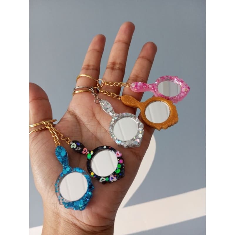 🪞 Mini Espelho de Resina – Princesa 4,5 cm (Com Argola de Chaveiro)