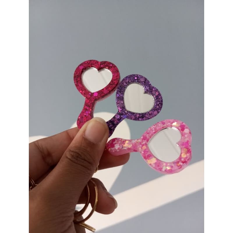 🪞 Mini Espelho de Resina – Coração 4,5 cm (Com Argola de Chaveiro)