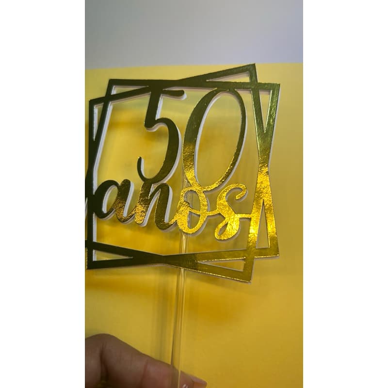 Topo de bolo 50 anos. Bodas de ouro. Aniversário. Decoração de bolo.