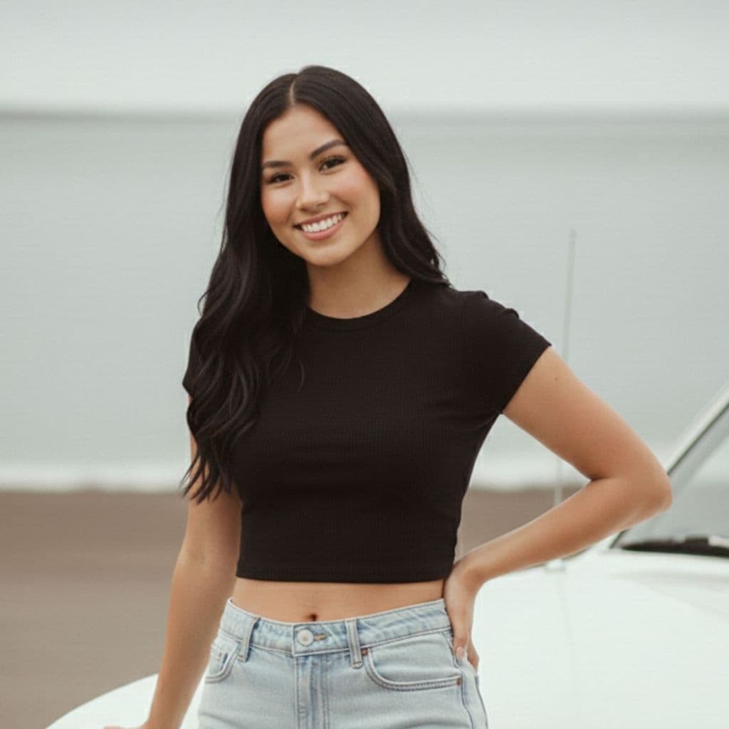 Top Blusinha Cropped Feminino Ribana Canelado Justo Manga Curta Estilo Gringa Básico e Confortável Moda Casual
