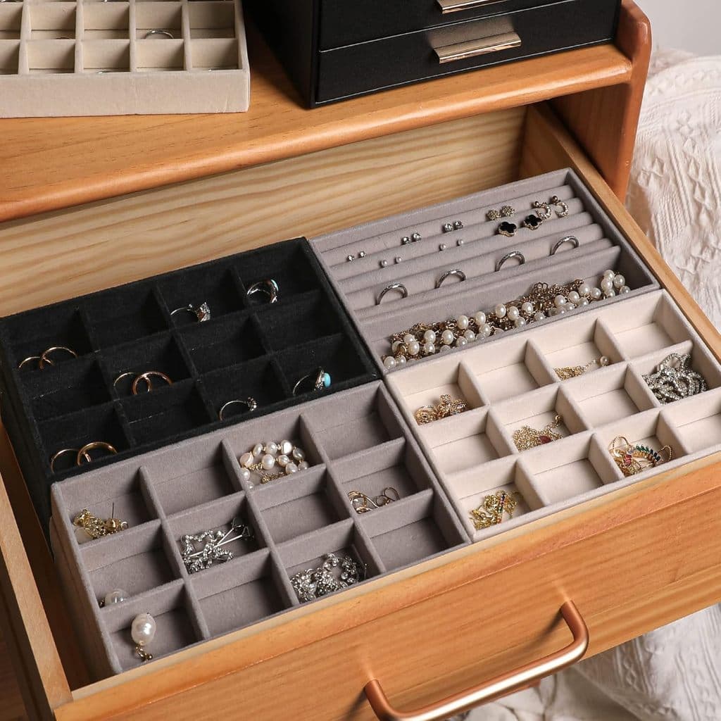 Organizador de Acessórios de Veludo - Bandeja Porta Jóias e Relógios! Para closet e gavetas, prática, elegante e durável