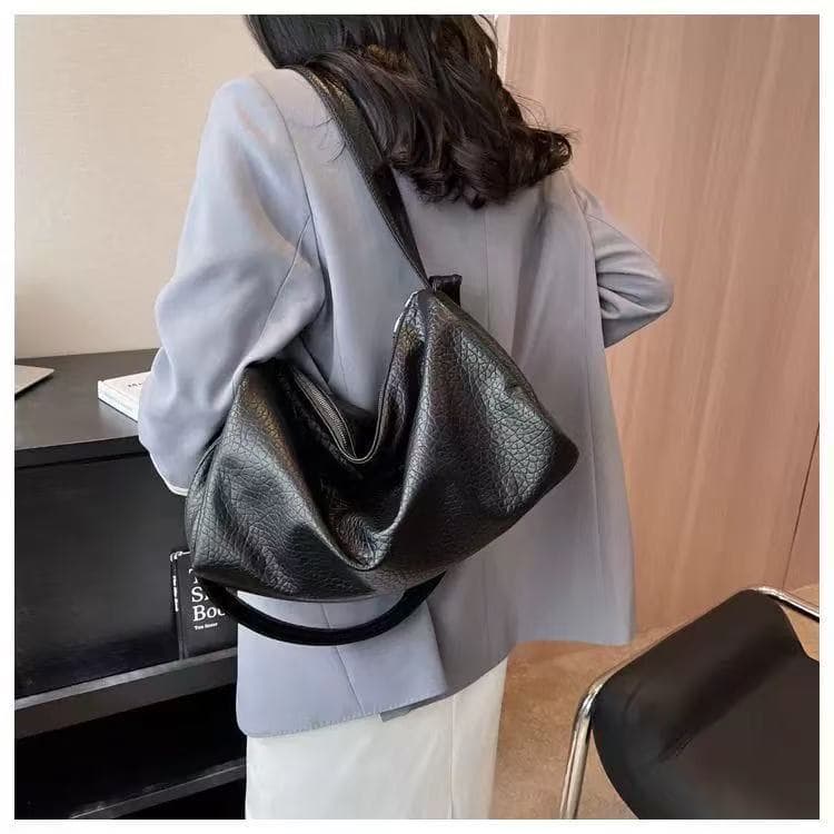 Bolsa Feminina LaytonVivian L0071 Hobo Grande Espaçosa em Couro PU com Alça de Ombro Confortável