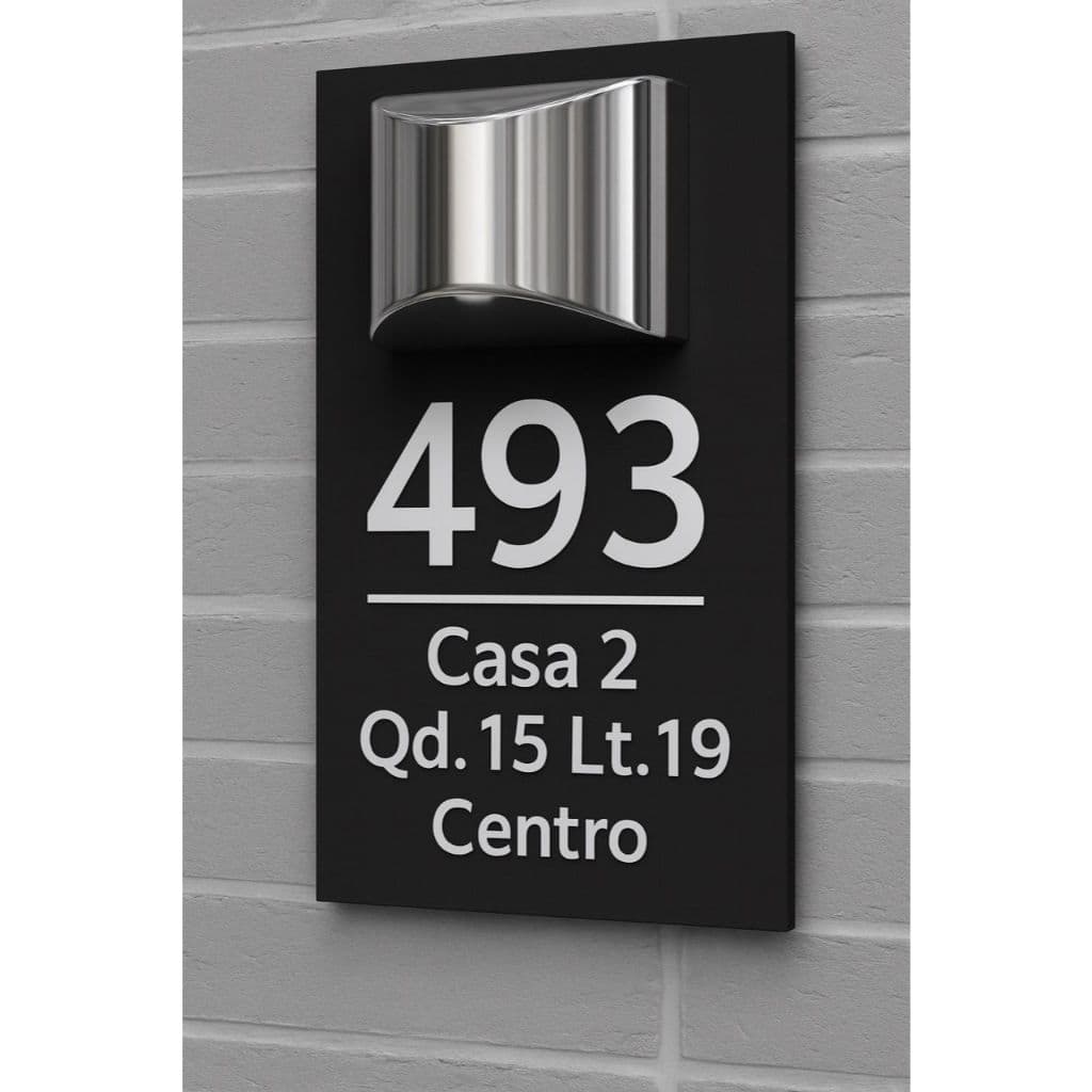 Placa em ACM 35X15cm com iluminação solar, acende ao anoitecer.