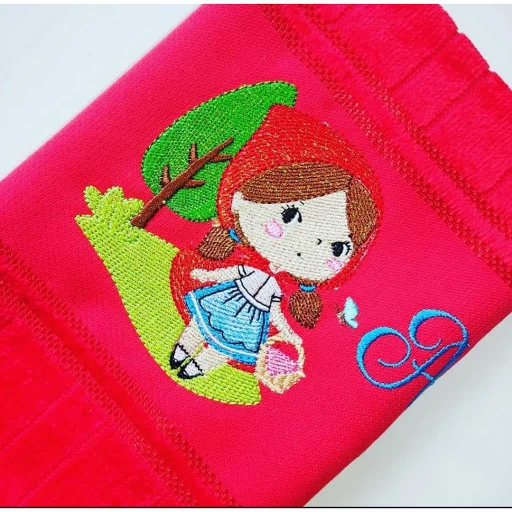 Toalha de lavabo Bordada Personalizada -  Chapeuzinho Vermelho