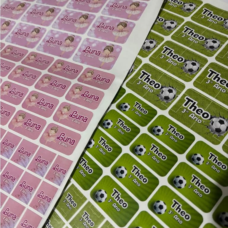 Adesivos escolares  para personalizar com 76 adesivos em vinil, resistentes a água . Escolha o Personagem que desejar.