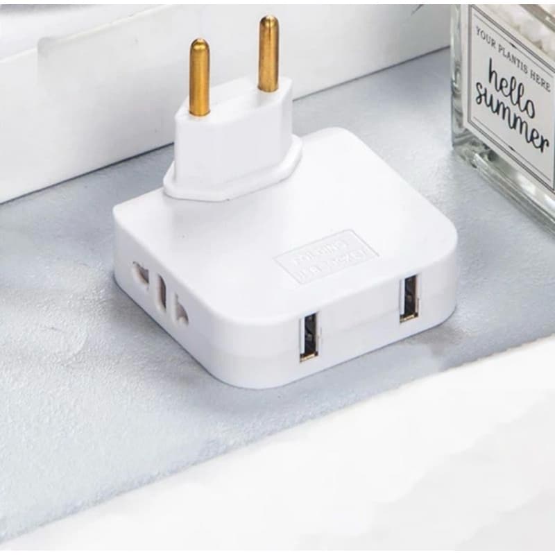 adaptador de tomada com 2 entradas USB