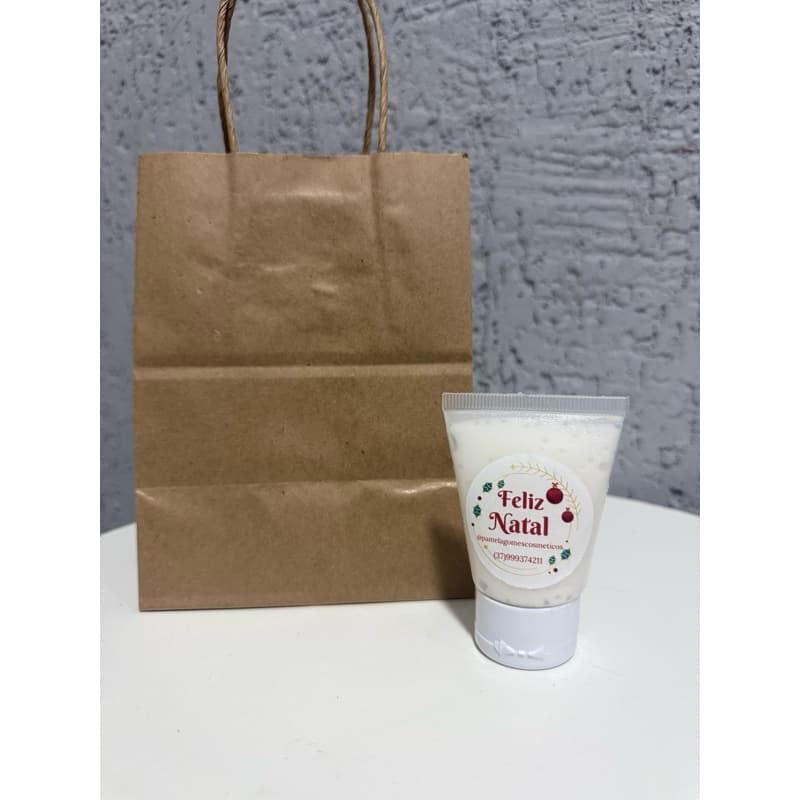 Mimo Natal Lembrancinha 1 Bisnaga de 30ml com Hidratante Natura + adesivos feliz Natal + sacolinha de Kraft