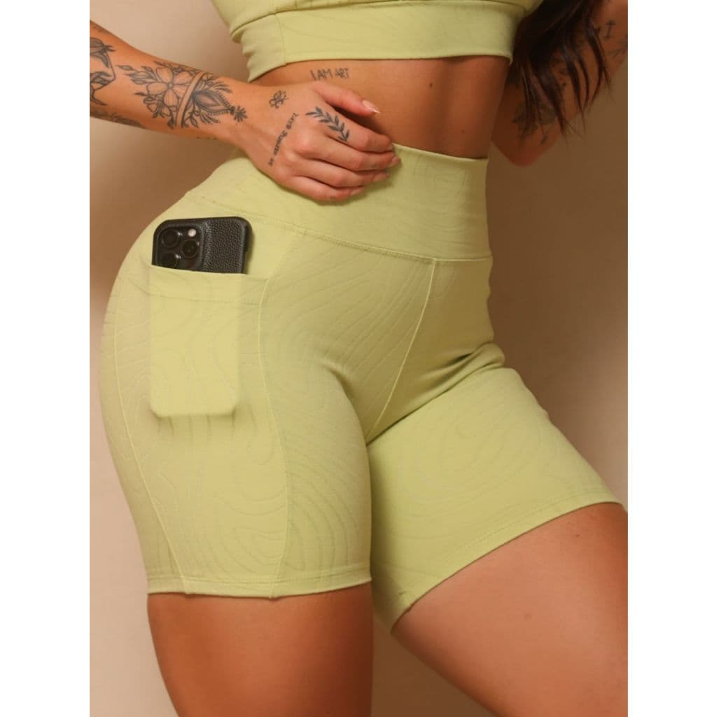 Short Bermuda Texturizado Desenho Feminino Poliamida com Bolso Lateral Fitness Academia Treino Corrida Caminhada Confort