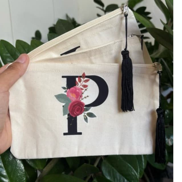 Kit com 15 NECESSAIRE PERSONALIZADA | Lembrancinhas | Nome Diferente | Algodão Cru com Tassel | bolsa femenina| Natal