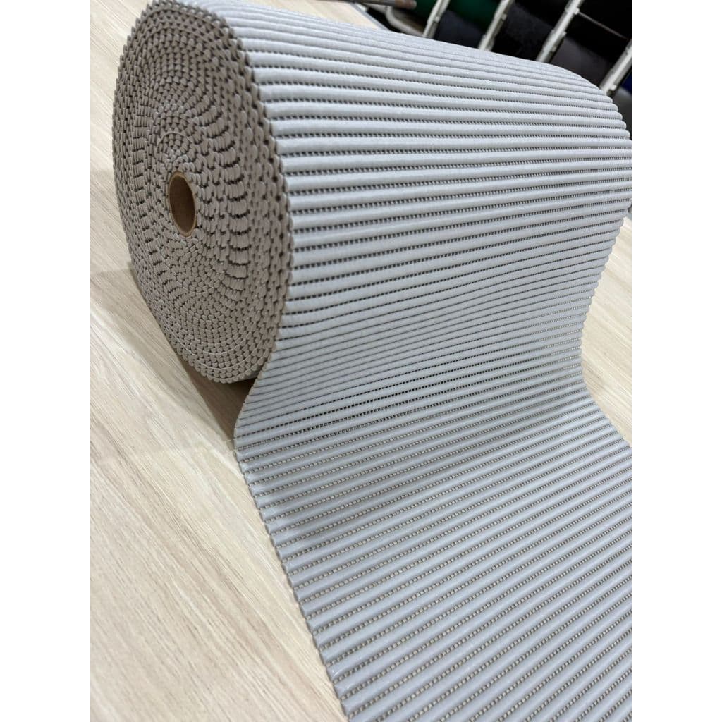 Passadeira Emborrachada Antiderrapante 45cm Largura - Toque Suave e Secagem Rápida cor Cinza