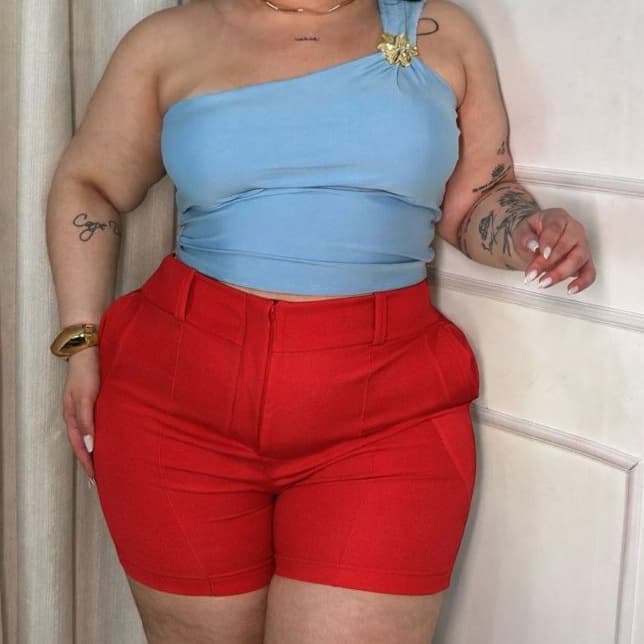 Short Alfaiataria Plus Size Feminino com cintura alta com Passador, Zíper Frontal e Bolsos Laterais